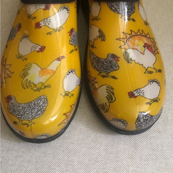 Chicken Sloggers rain boots! - Picture 2 of 5